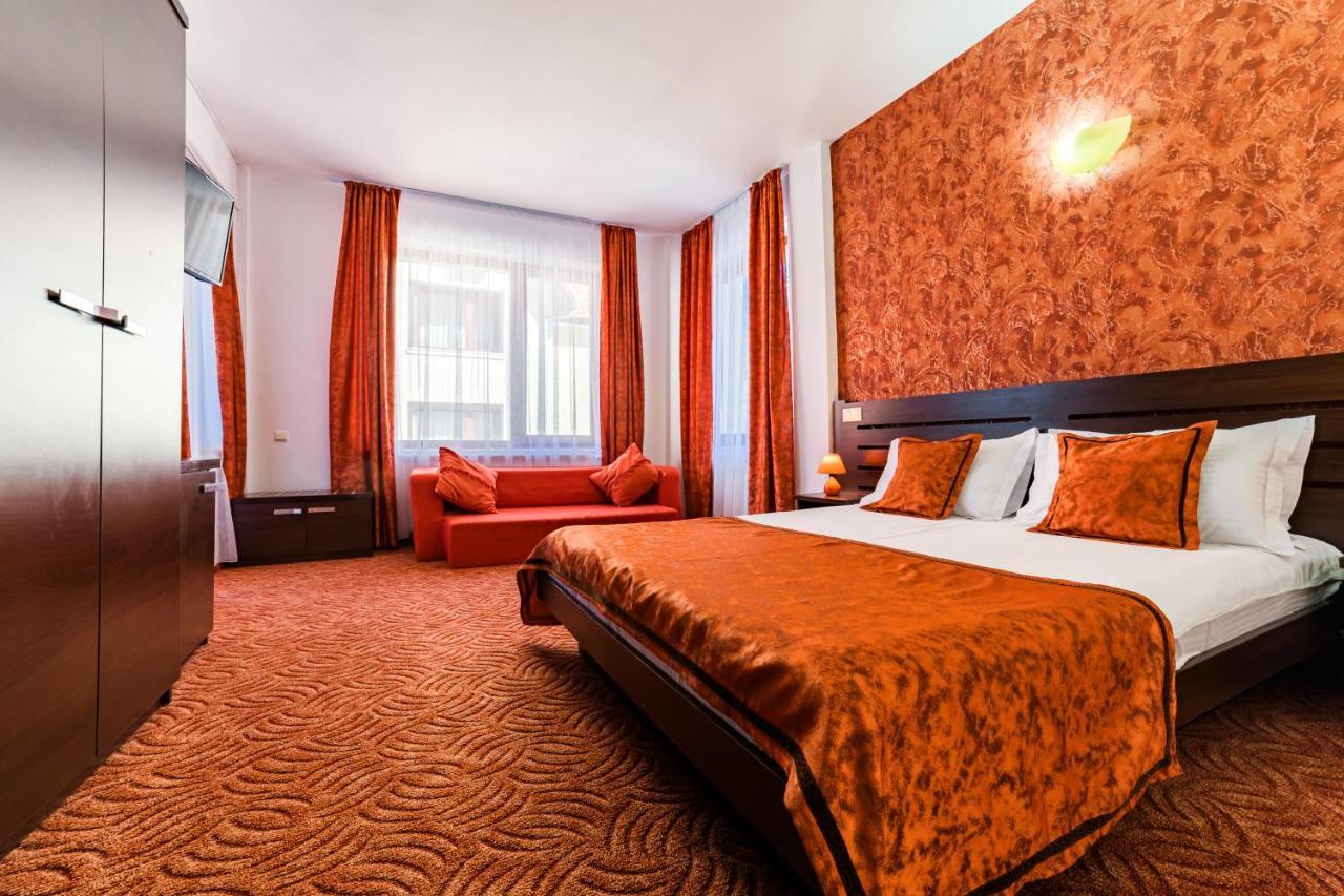 Cameră dublă Deluxe cu balcon